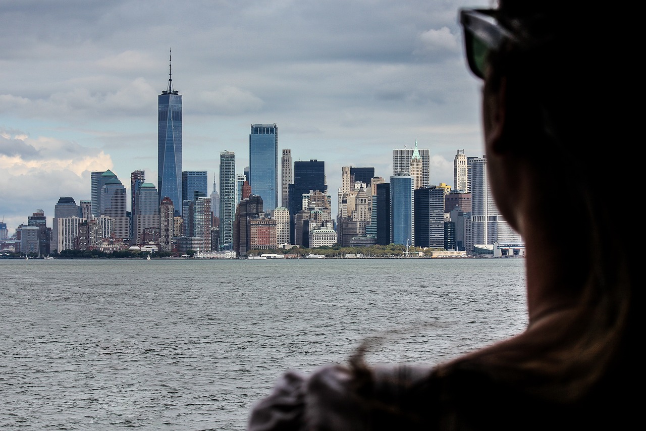 Nueva York lanza supermercados municipales con 30% de descuento en alimentos