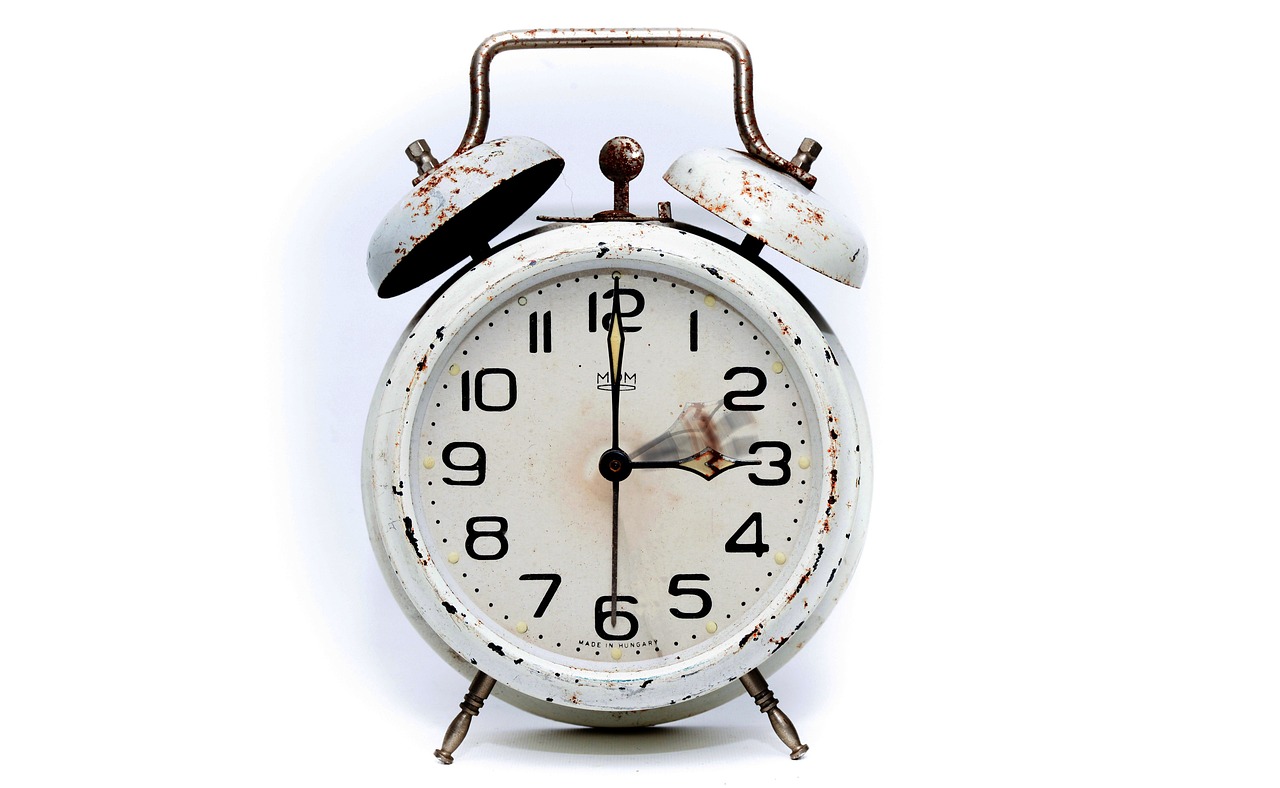 Despertadores humanos: El ingenioso método para madrugar antes de la alarma