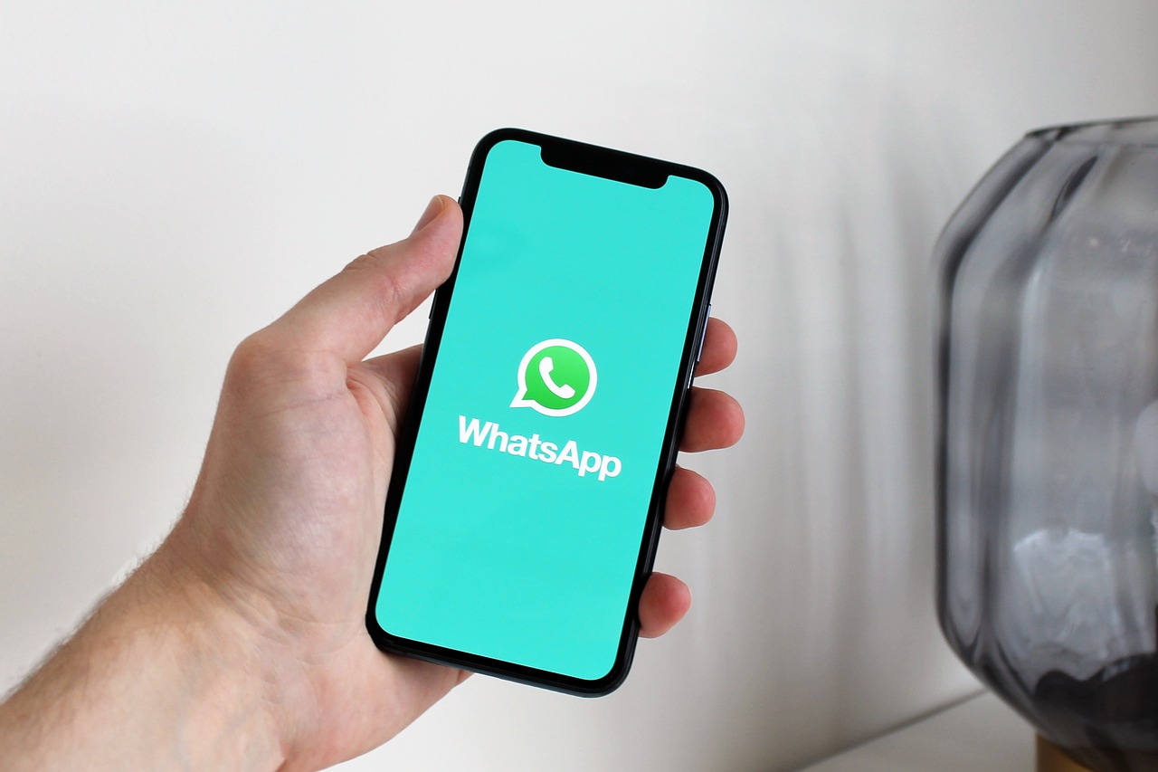 WhatsApp: Claves para entender la «Cuenta en Revisión» y proteger tus chats